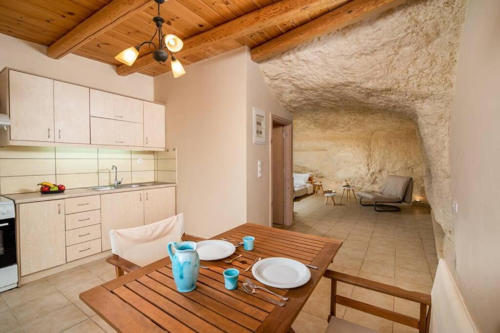 Nostos Cave Seaview Apartment มาตาลา ภายนอก รูปภาพ